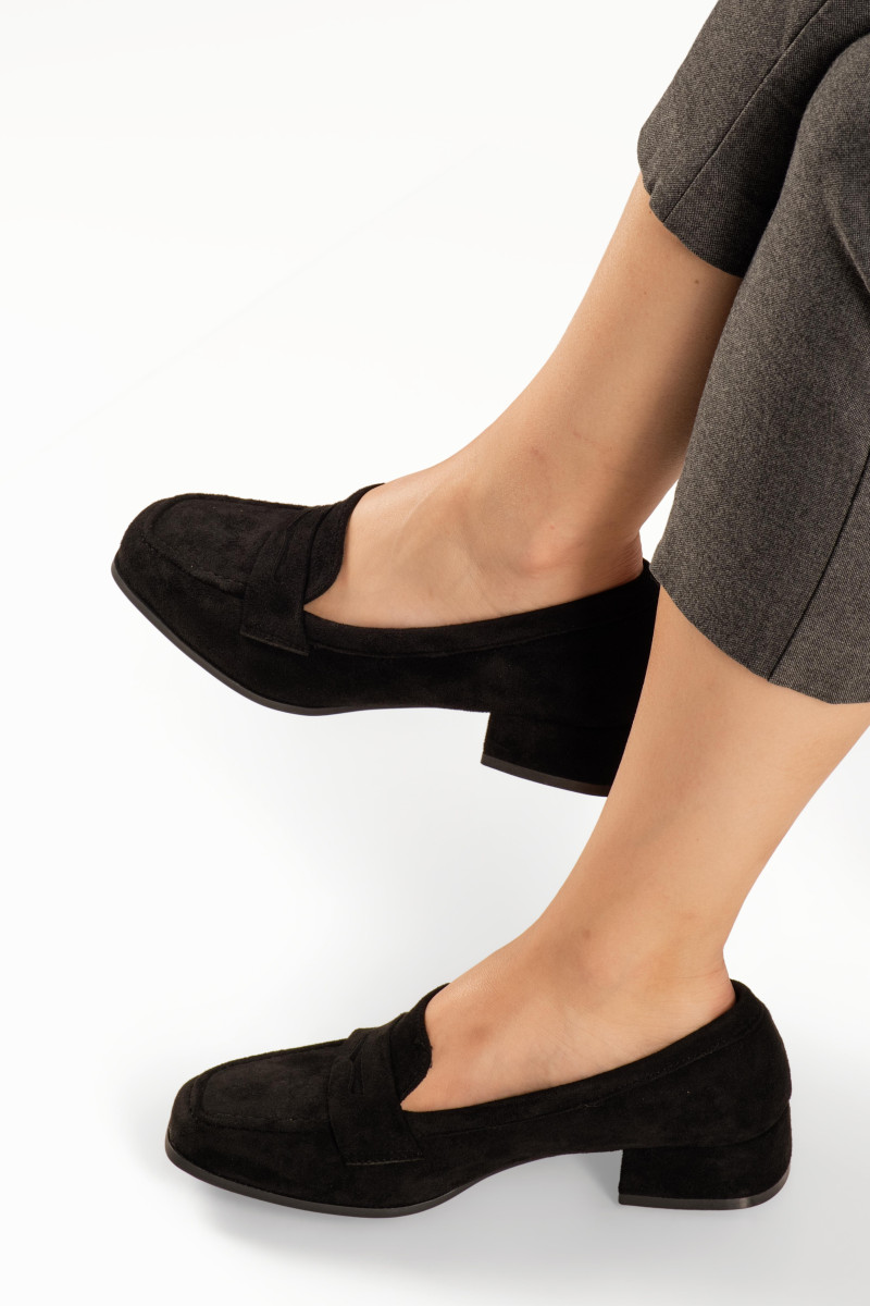 Σουέτ μαύρα γυναικεία loafers με χαμηλό τετράγωνο τακούνι