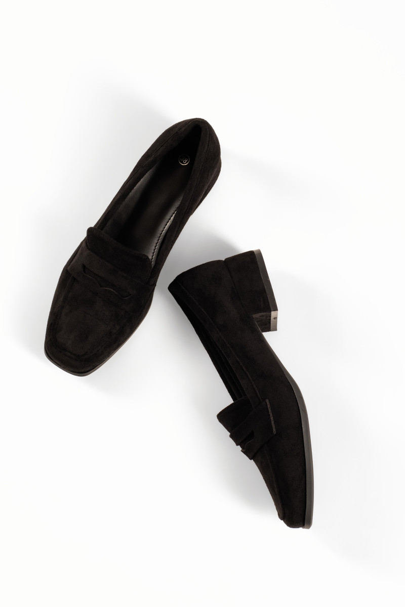 Σουέτ μαύρα γυναικεία loafers με χαμηλό τετράγωνο τακούνι
