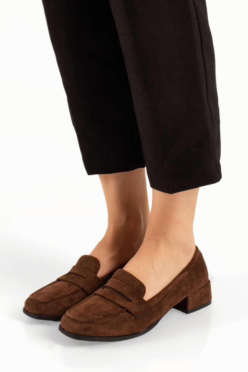 Σουέτ καφέ γυναικεία loafers με χαμηλό τετράγωνο τακούνι