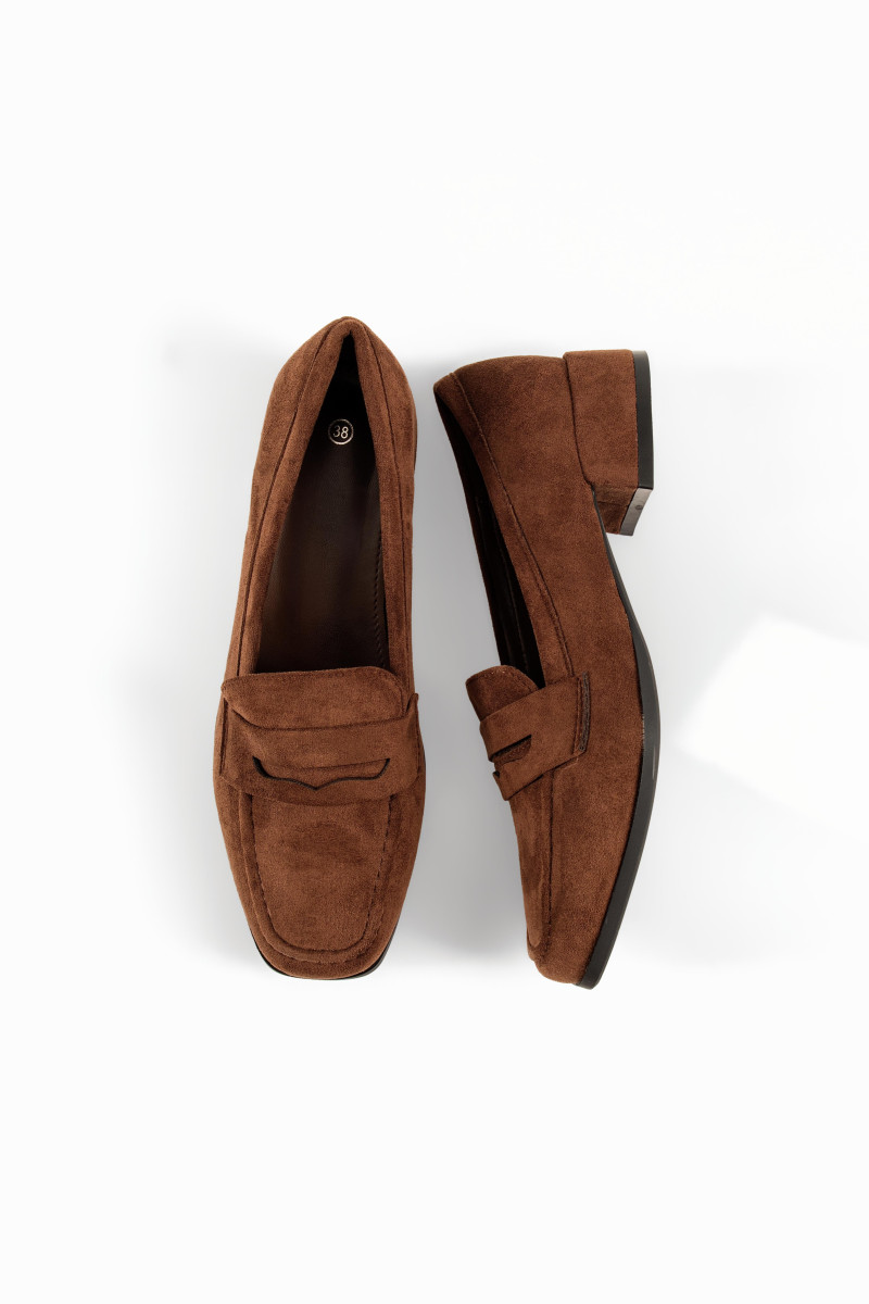 Σουέτ καφέ γυναικεία loafers με χαμηλό τετράγωνο τακούνι