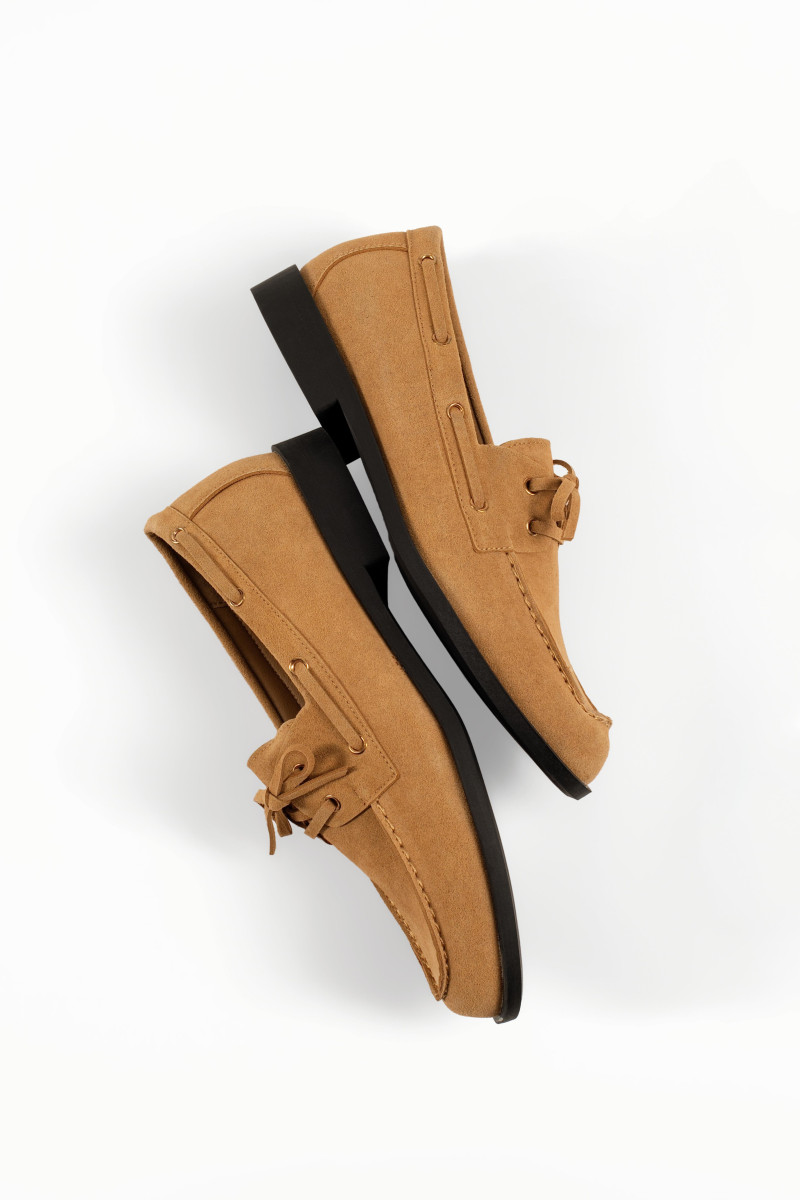 Γυναικεία deck loafers σουέτ με δετά κορδόνια σε ταμπά χρώμα