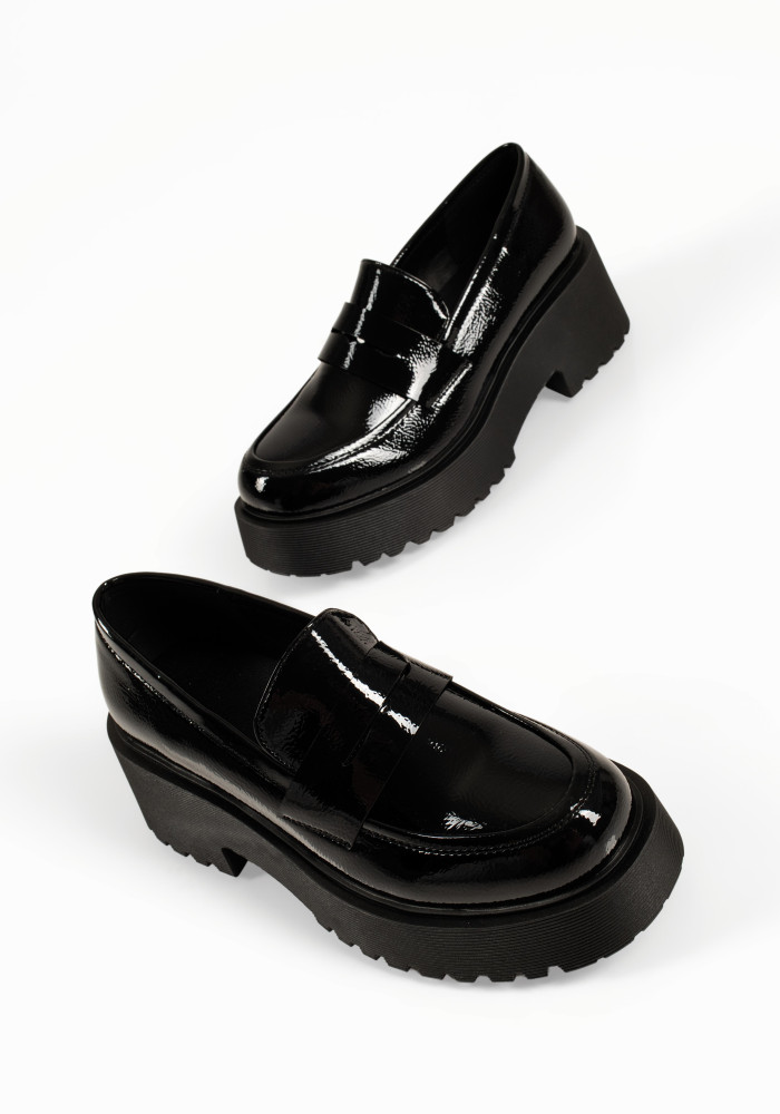 Chunky μαύρα λουστρίνι γυναικεία loafers minimal γραμμή