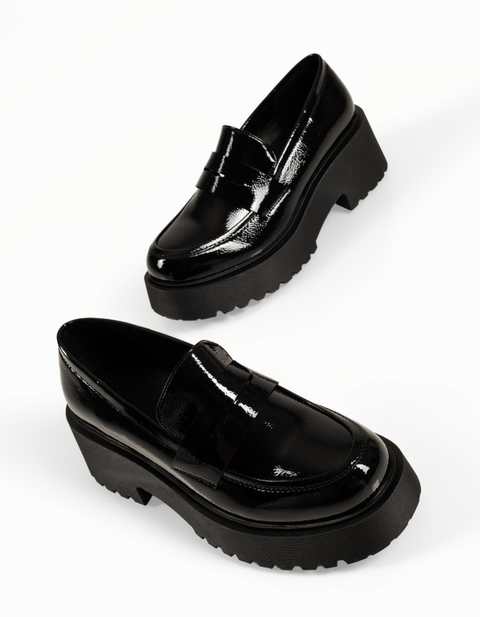 Chunky μαύρα λουστρίνι γυναικεία loafers minimal γραμμή