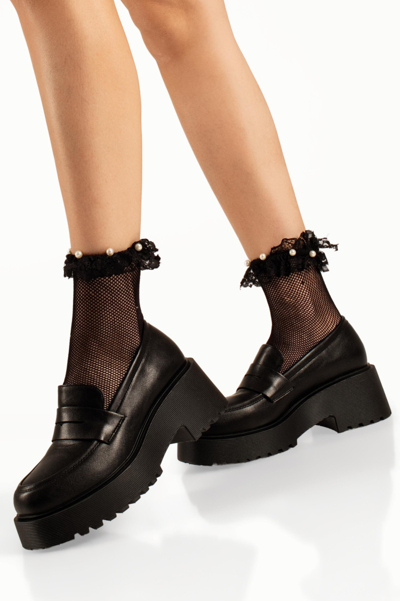 Γυναικεία μαύρα loafers με χοντρή τρακτερωτή σόλα