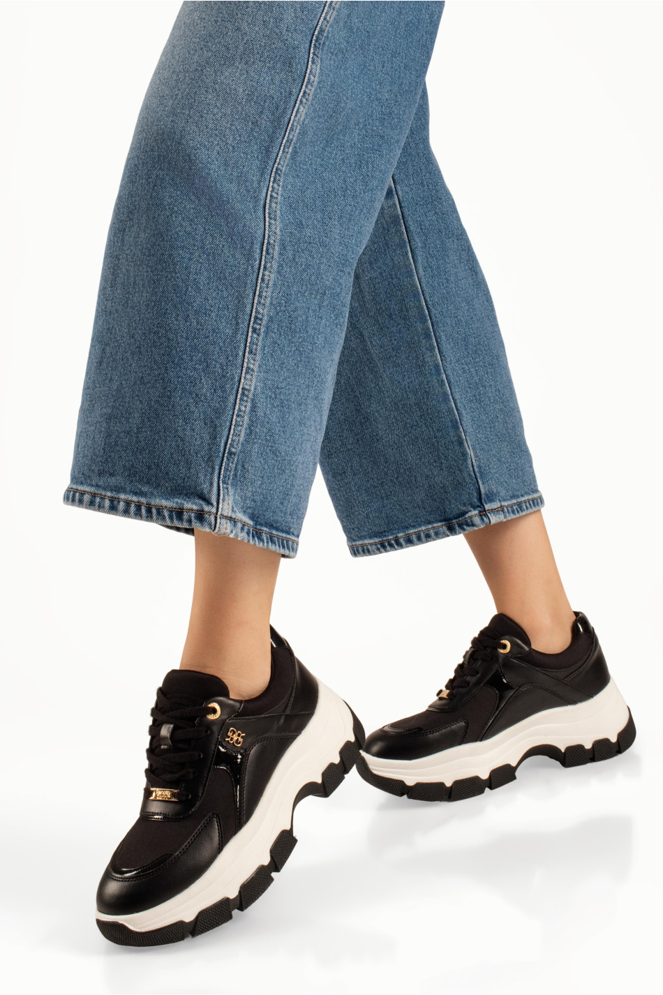 Chunky γυναικεία μαύρα sneakers με χρυσές λεπτομέρειες
