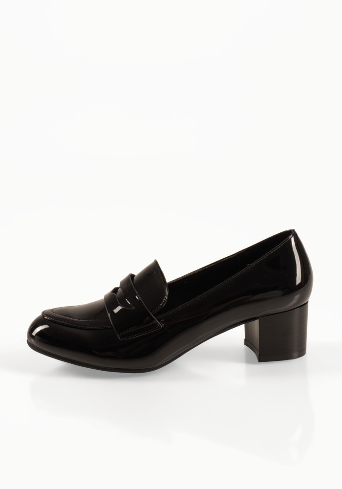Μαύρα λουστρίνι γυναικεία loafers με σταθερό τετράγωνο τακούνι