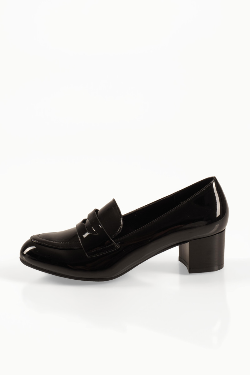 Μαύρα λουστρίνι γυναικεία loafers με σταθερό τετράγωνο τακούνι