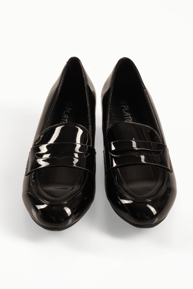 Μαύρα λουστρίνι γυναικεία loafers με σταθερό τετράγωνο τακούνι