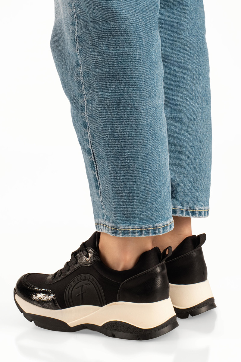 Γυναικεία μαύρα chunky sneakers με κορδόνια και δίχρωμη σόλα