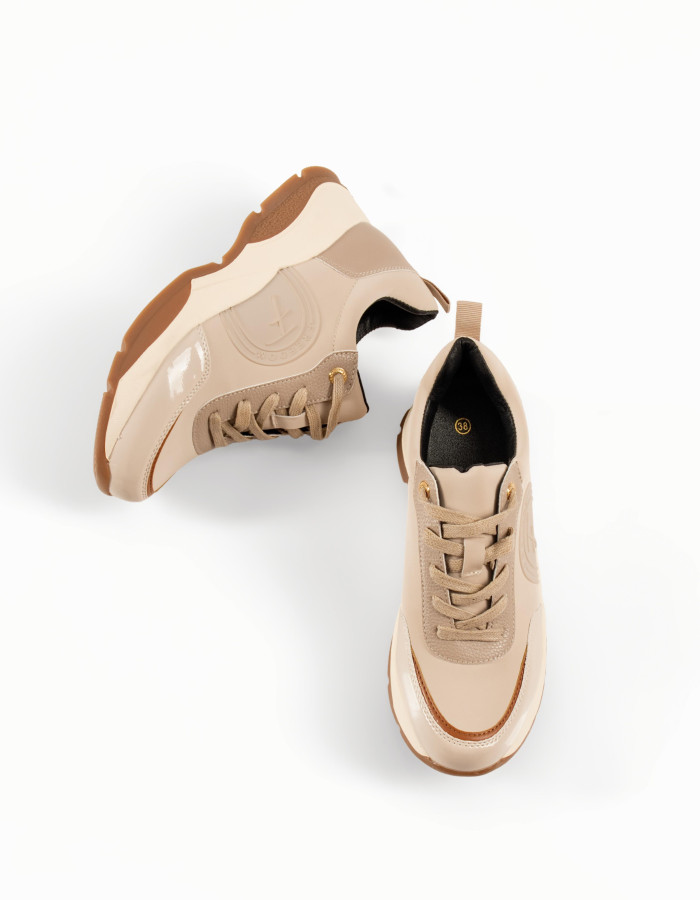 Γυναικεία μπεζ chunky sneakers με κορδόνια και δίχρωμη σόλα