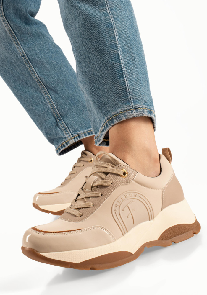 Γυναικεία μπεζ chunky sneakers με κορδόνια και δίχρωμη σόλα