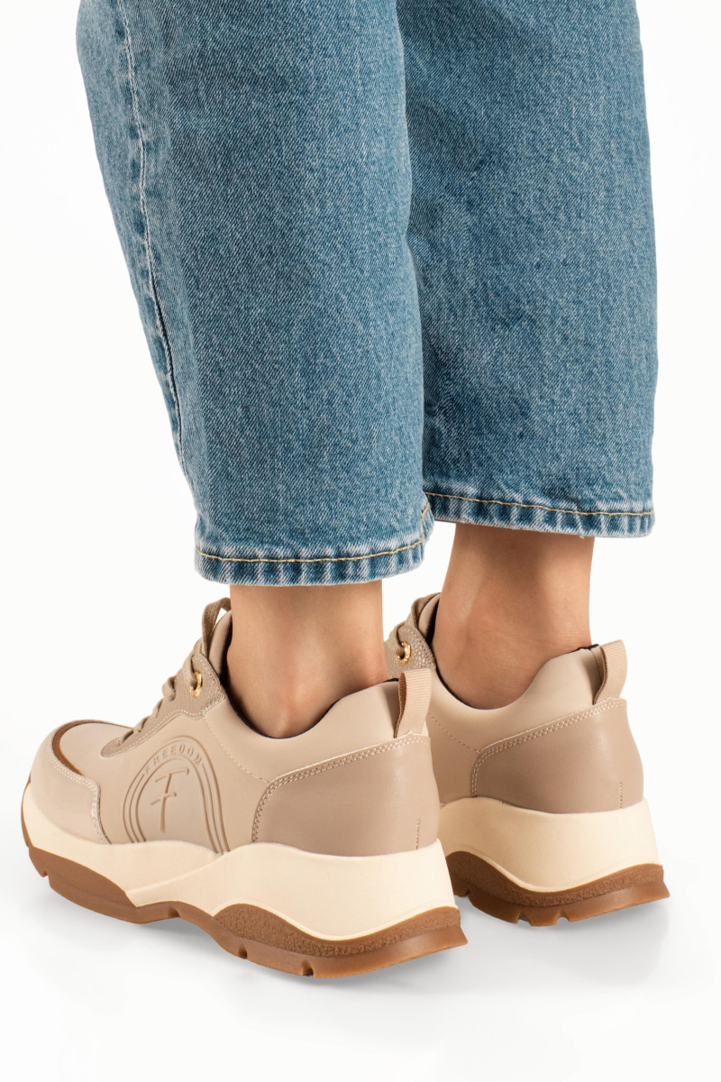 Γυναικεία μπεζ chunky sneakers με κορδόνια και δίχρωμη σόλα