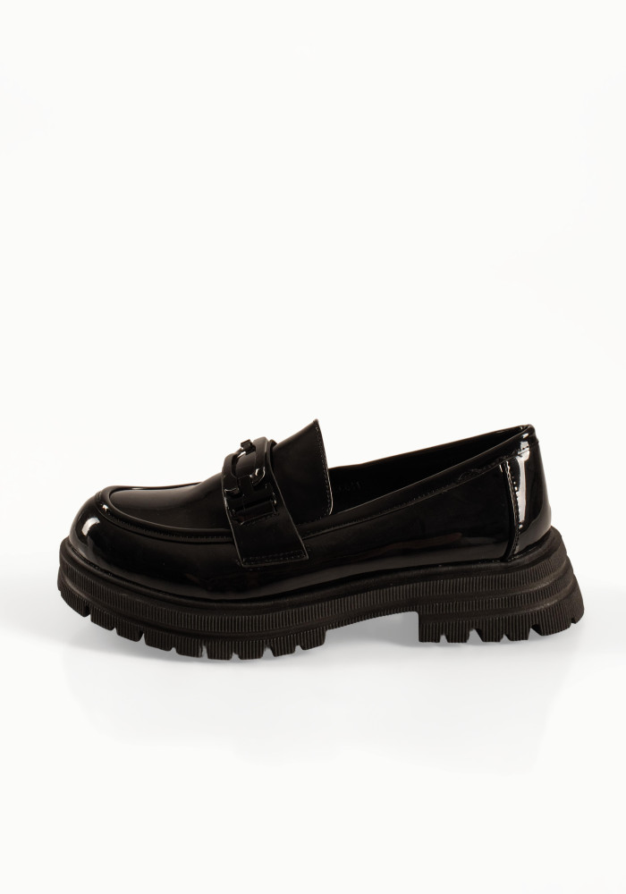 Mαύρα λουστρίνι γυναικεία chunky loafers με ανάγλυφη σόλα