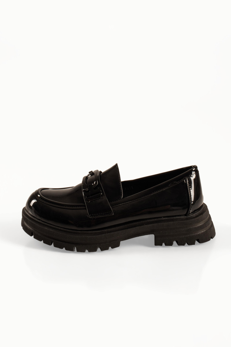 Mαύρα λουστρίνι γυναικεία chunky loafers με ανάγλυφη σόλα