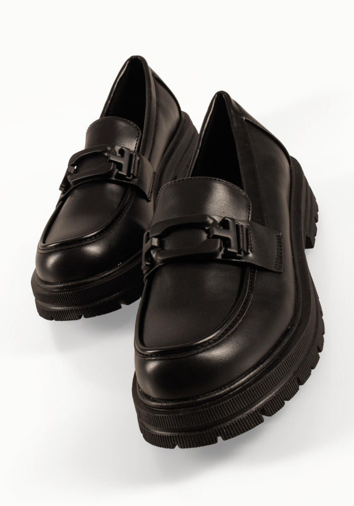 Mαύρα γυναικεία chunky loafers με ανάγλυφη σόλα