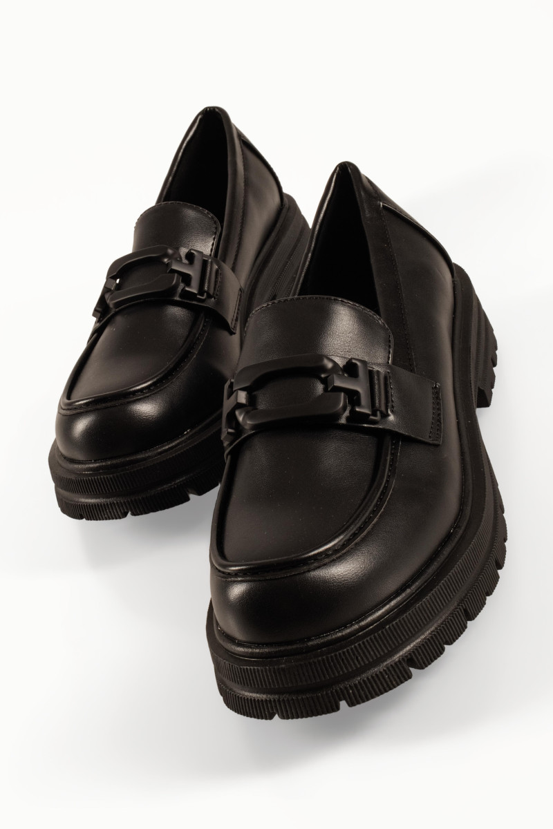 Mαύρα γυναικεία chunky loafers με ανάγλυφη σόλα