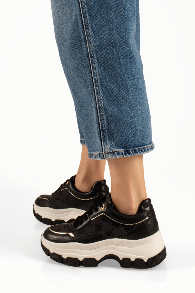 Chunky γυναικεία μαύρα sneakers με δίχρωμη σόλα