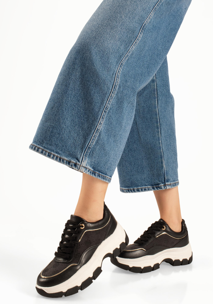 Chunky γυναικεία μαύρα sneakers με δίχρωμη σόλα