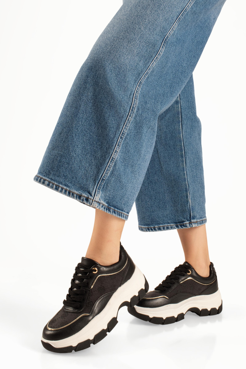 Chunky γυναικεία μαύρα sneakers με δίχρωμη σόλα