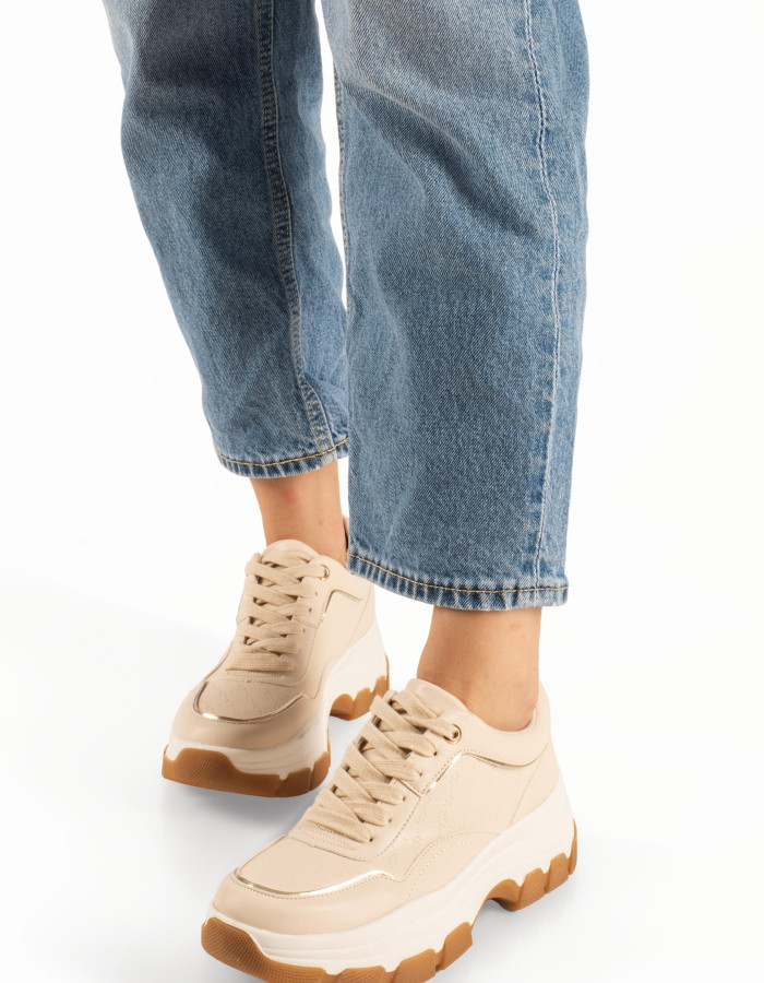 Μπεζ chunky γυναικεία sneakers με χρυσές μεταλλικές λεπτομέρειες