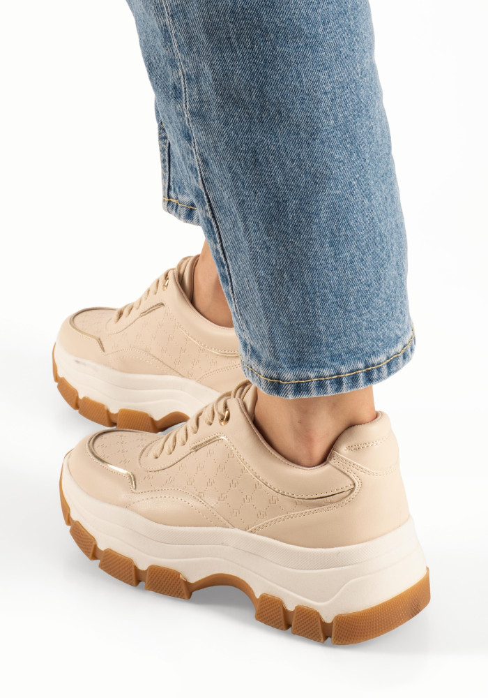Μπεζ chunky γυναικεία sneakers με χρυσές μεταλλικές λεπτομέρειες