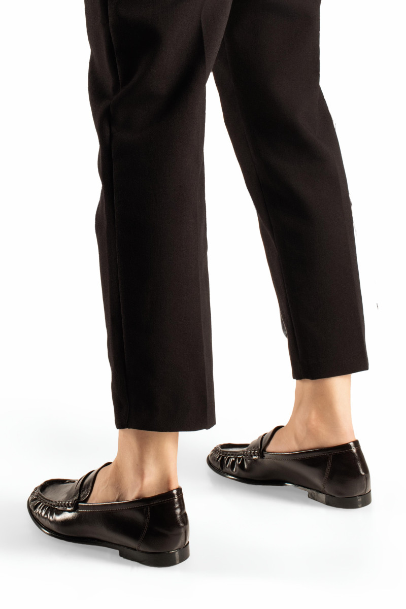 Flat καφέ γυναικεία loafers με σούρες περιμετρικά και λεπτή σόλα
