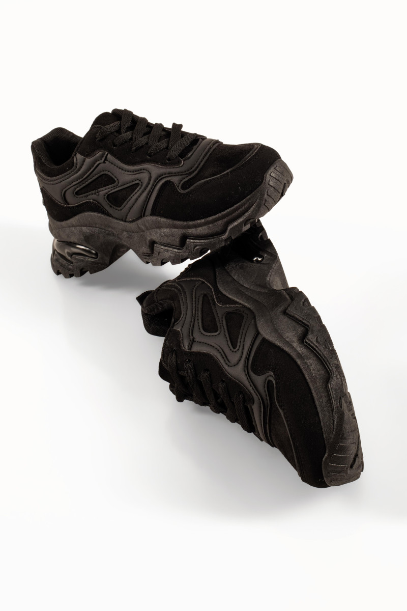 Γυναικεία μαύρα sneakers με ενισχυμένη chunky σόλα