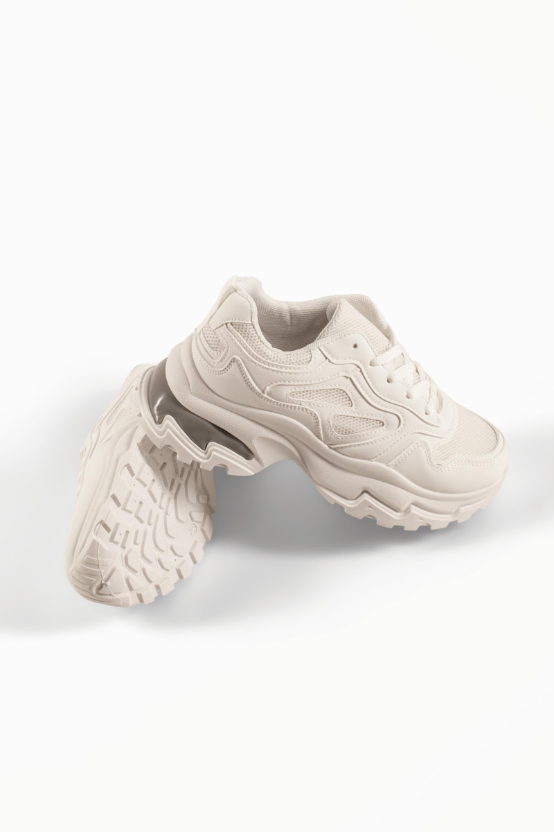 Γυναικεία λευκά sneakers με ενισχυμένη chunky σόλα