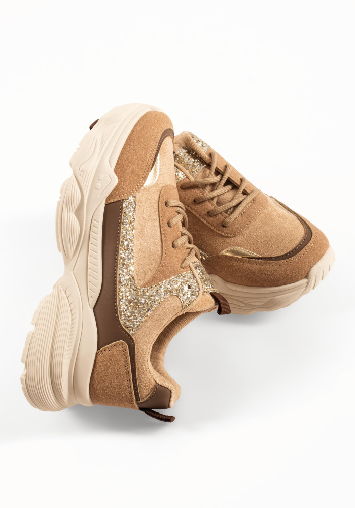 Γυναικεία chunky sneakers με λεπτομέρειες glitter σε πουρο χρώμα