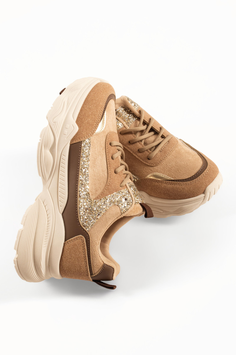 Γυναικεία chunky sneakers με λεπτομέρειες glitter σε πουρο χρώμα