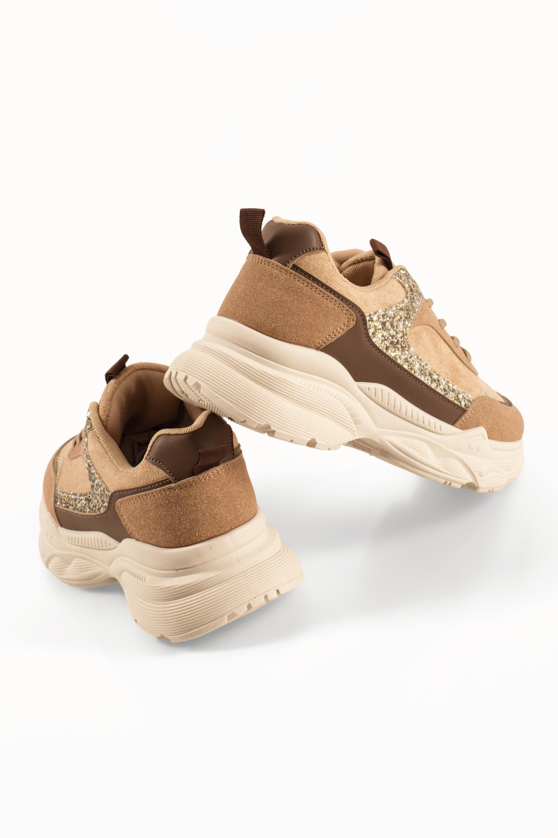 Γυναικεία chunky sneakers με λεπτομέρειες glitter σε πουρο χρώμα