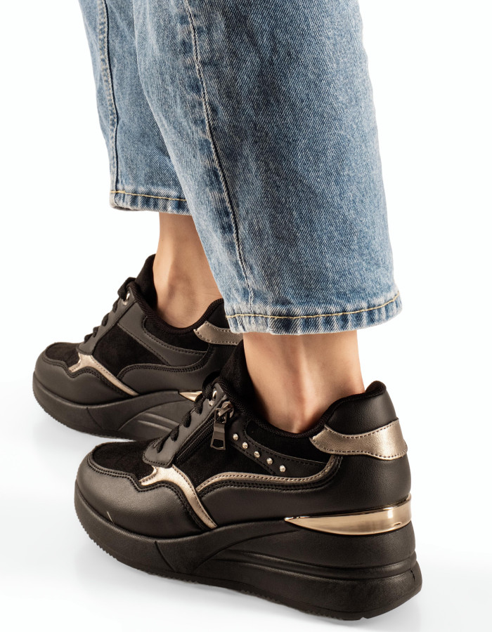 Γυναικεία μαύρα sneakers με πλατφόρμα και διακοσμητικό φερμουάρ