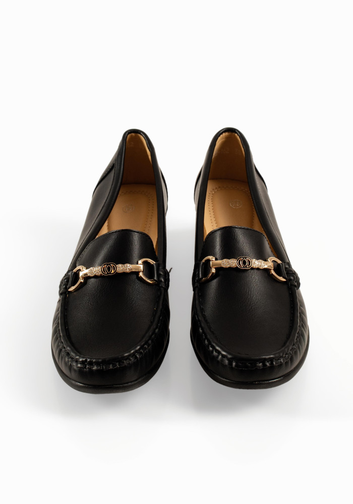 Mοκασίνια μαύρα γυναικεια slip-on με μεταλλική χρυσή λεπτομέρεια