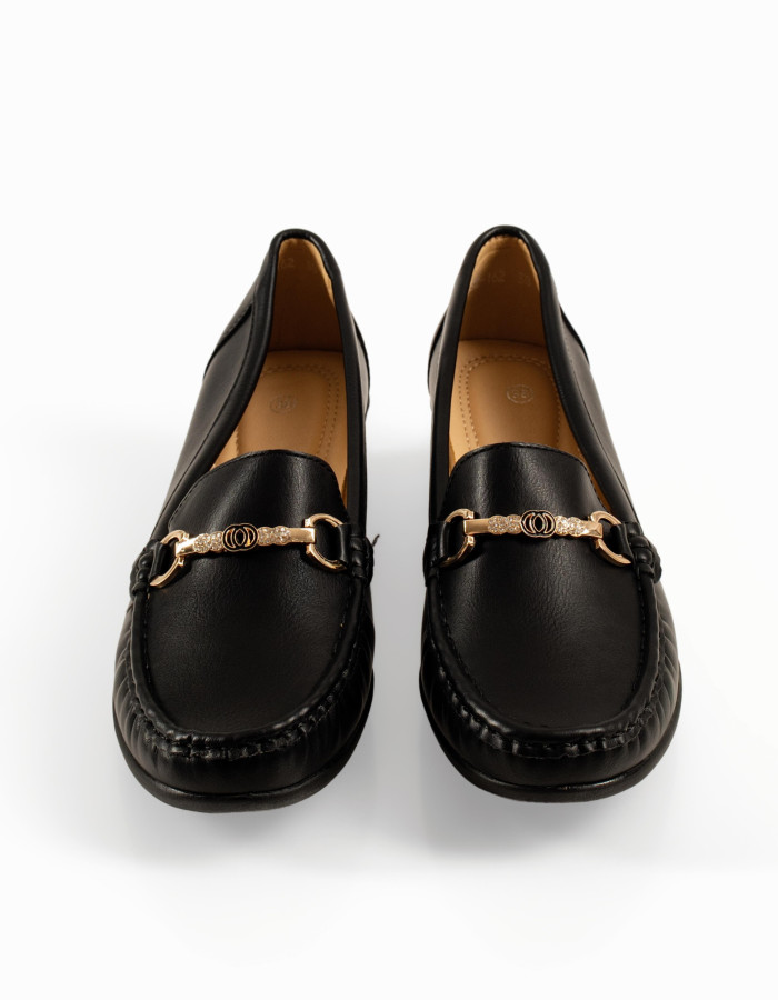 Mοκασίνια μαύρα γυναικεια slip-on με μεταλλική χρυσή λεπτομέρεια