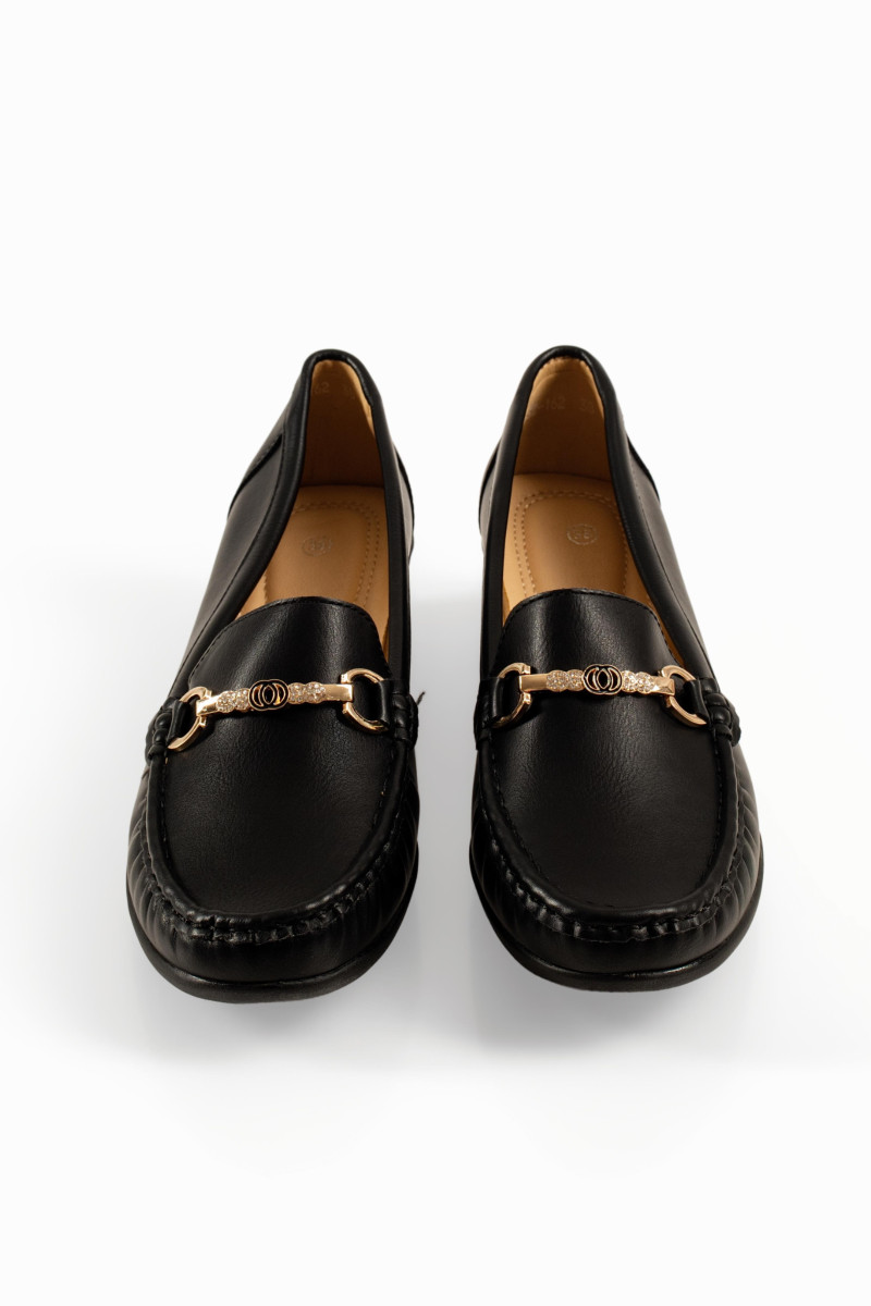 Mοκασίνια μαύρα γυναικεια slip-on με μεταλλική χρυσή λεπτομέρεια