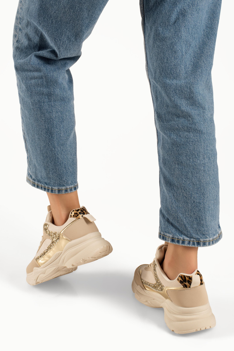 Γυναικεία μπεζ chunky sneakers με λεπτομέρειες glitter