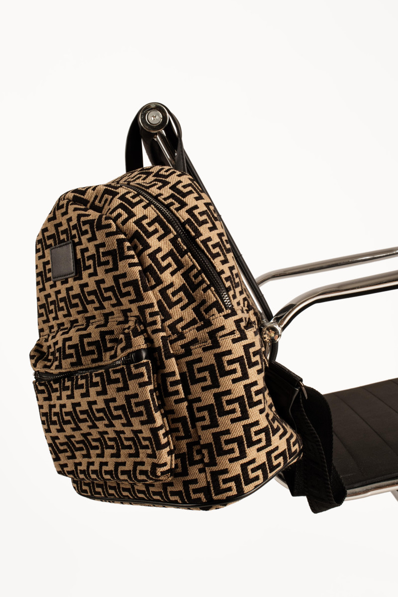 Βackpack γυναικείο μπεζ με μαύρα γεωμετρικά σχέδια και πλαϊνά τσεπάκια