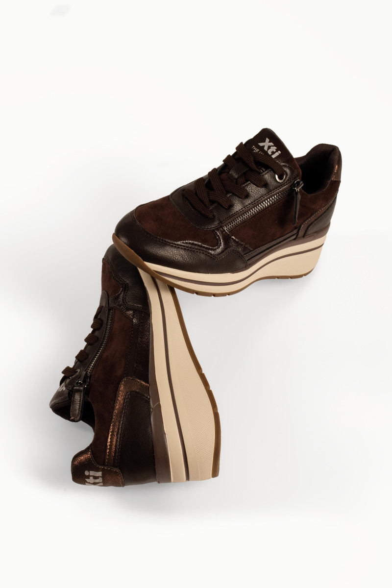 Xti καφέ γυναικεία sneakers με πλατφόρμα και εξωτερικό φερμουάρ