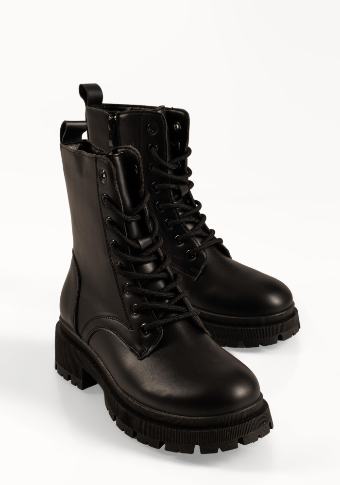 Γυναικεία combat boots μαύρα με ψηλό δέσιμο