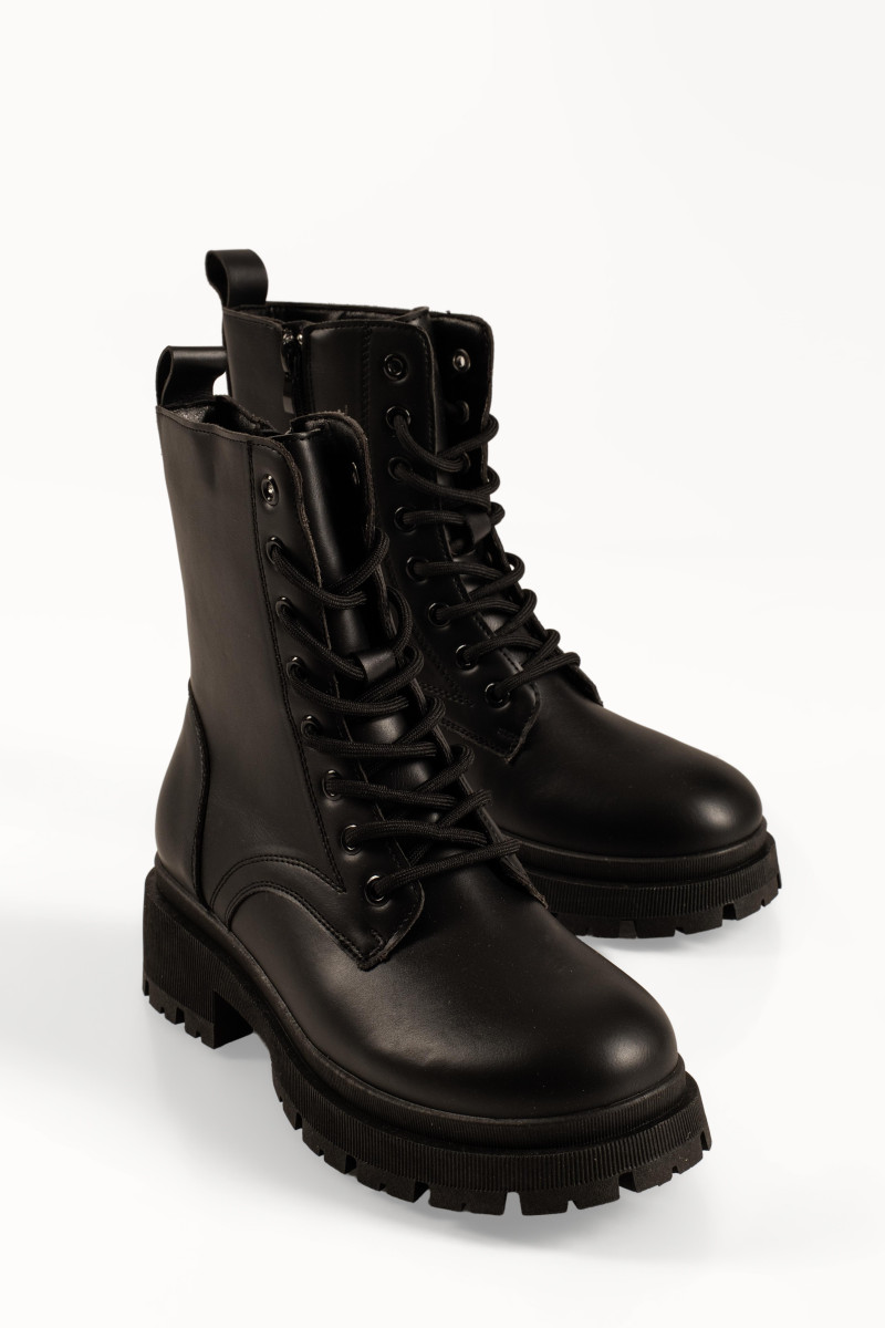 Γυναικεία combat boots μαύρα με ψηλό δέσιμο