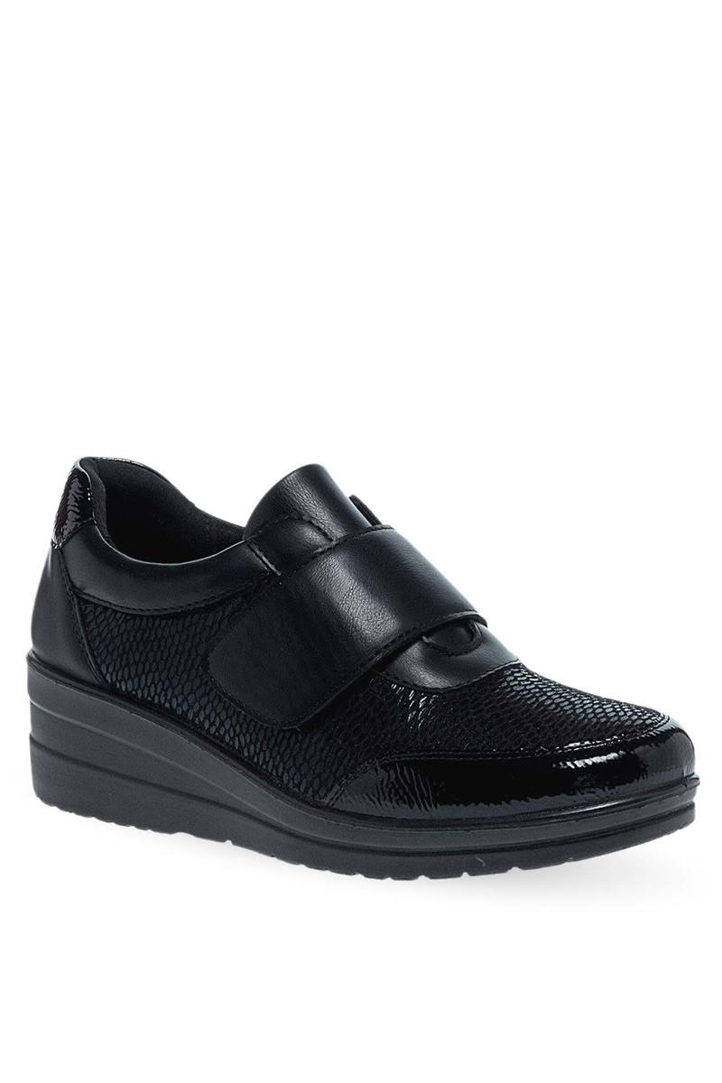 Parex μαύρα γυναικεία sneakers με φαρδύ λουράκι με velcro και χαμηλή wedge σόλα