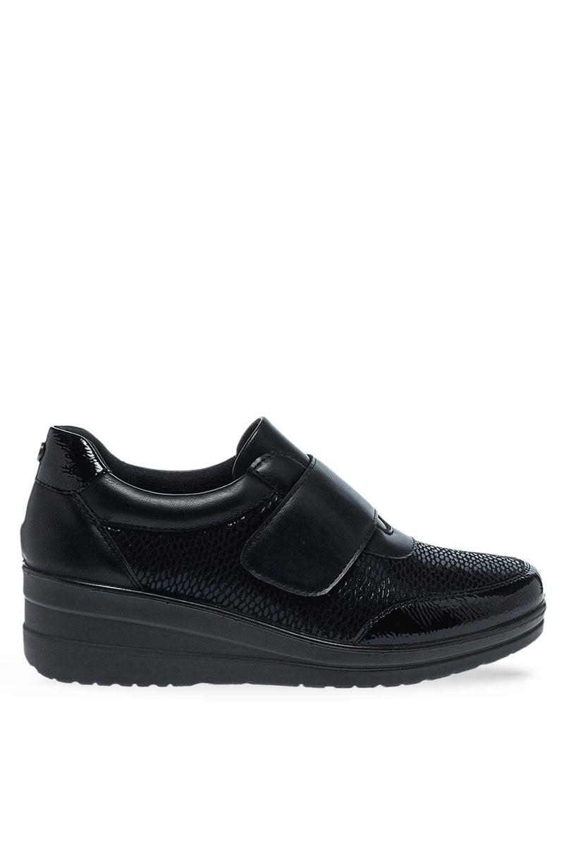 Parex μαύρα γυναικεία sneakers με φαρδύ λουράκι με velcro και χαμηλή wedge σόλα