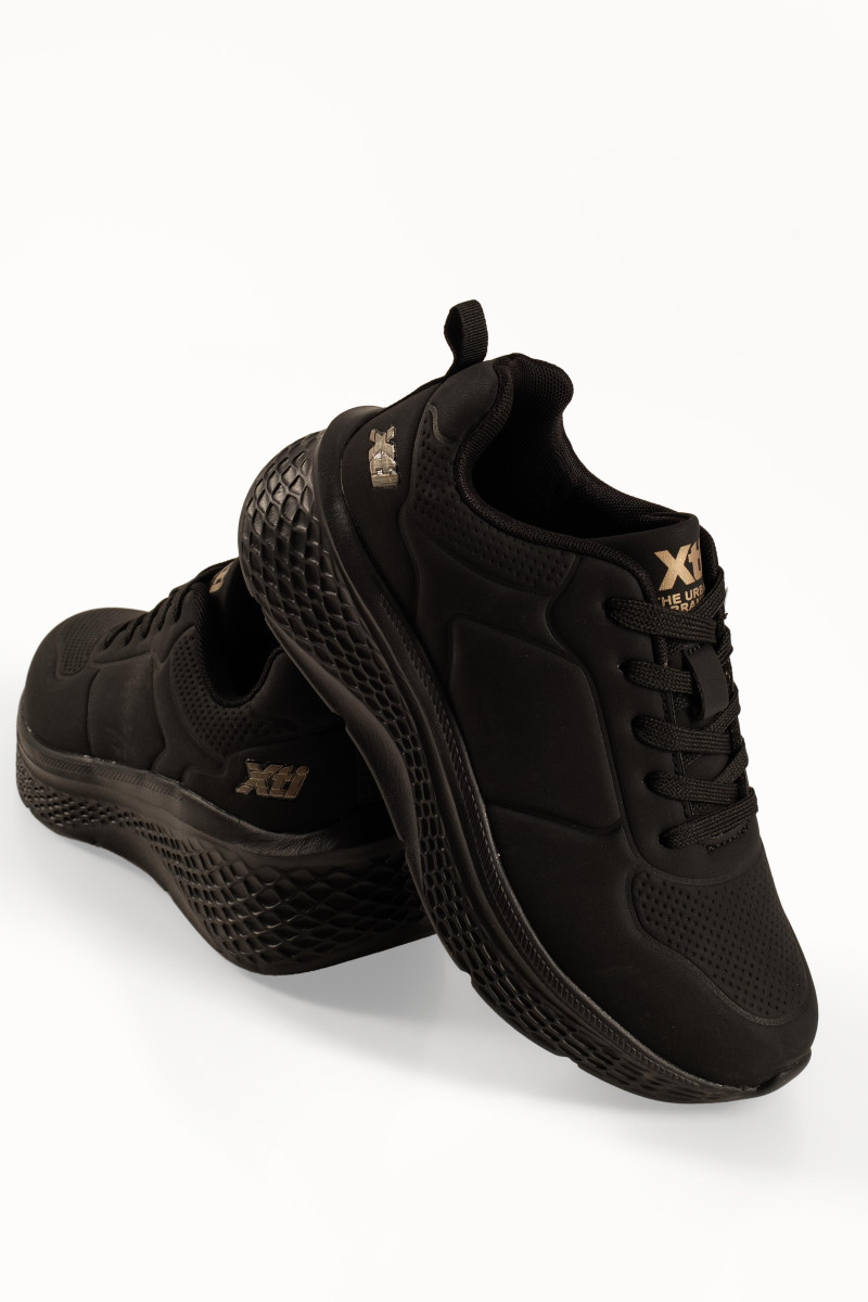 Xti μαύρα γυναικεία sneakers με χοντρή,ανάγλυφη σόλα