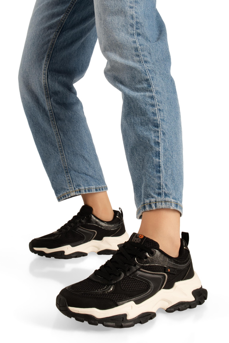 Refresh μαύρα γυναικεία sneakers με chunky σόλα και κορδόνια