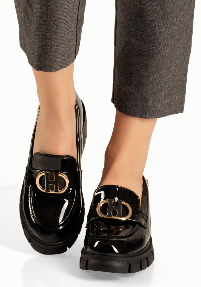 B-Soft μαύρα λουστρίνι γυναικεία loafers με τρακτερωτή σόλα και αγκράφα
