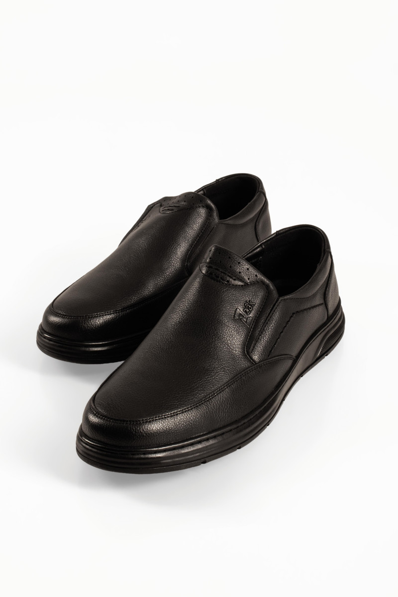 Zak ανδρικά μαύρα slip-on με διακριτικές ραφές