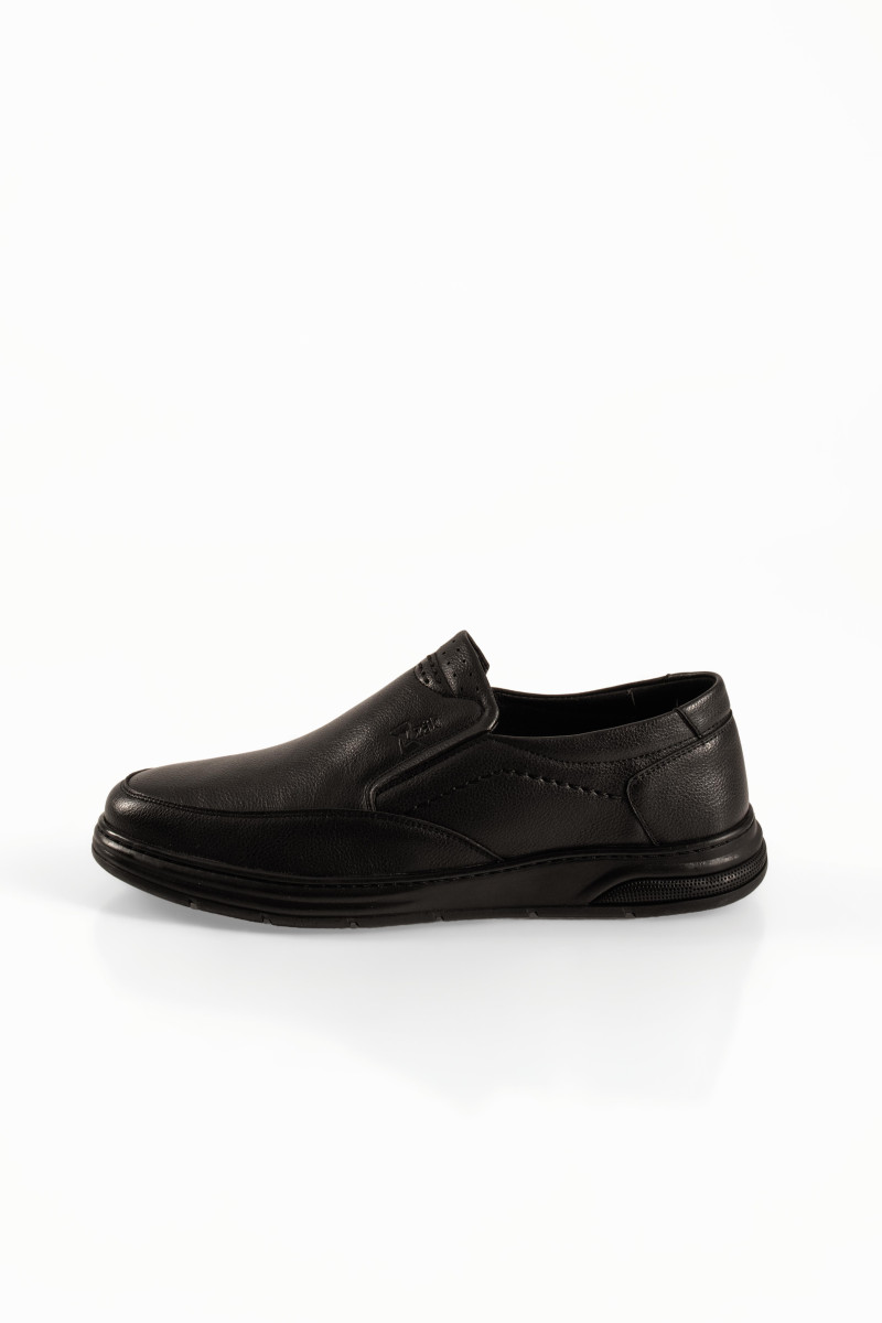 Zak ανδρικά μαύρα slip-on με διακριτικές ραφές