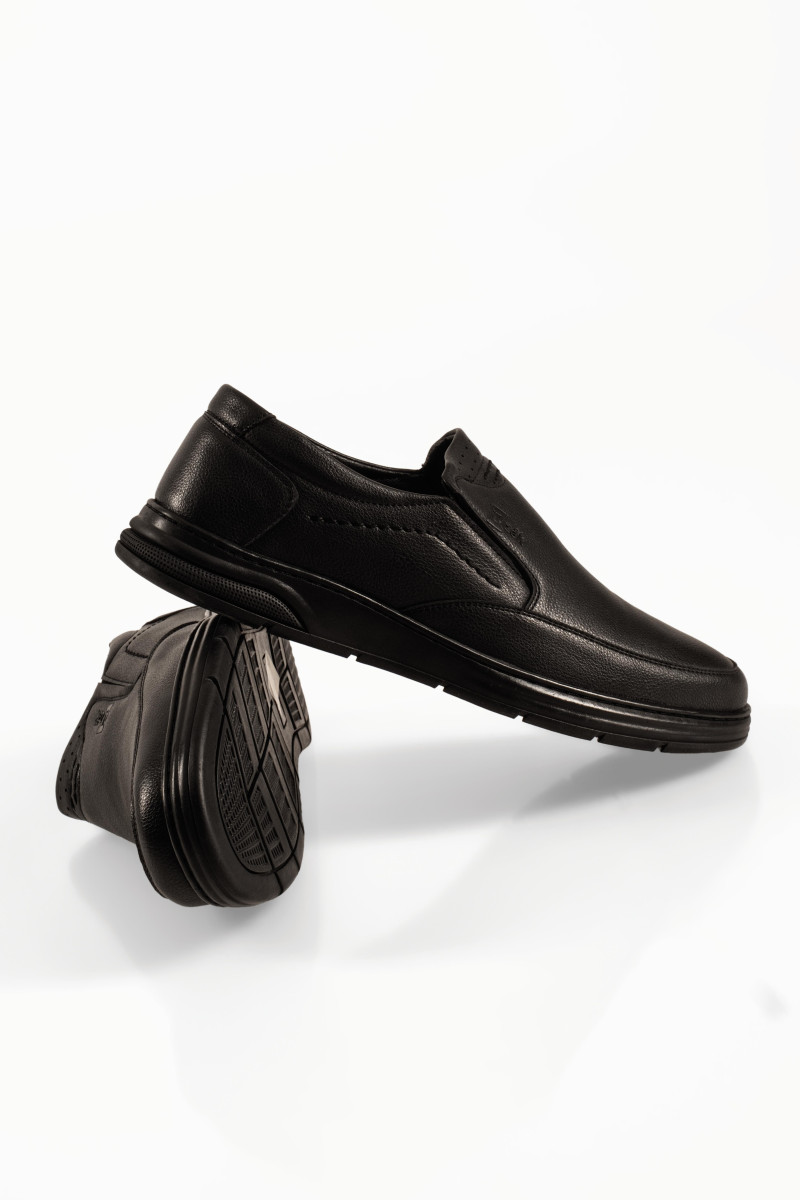 Zak ανδρικά μαύρα slip-on με διακριτικές ραφές