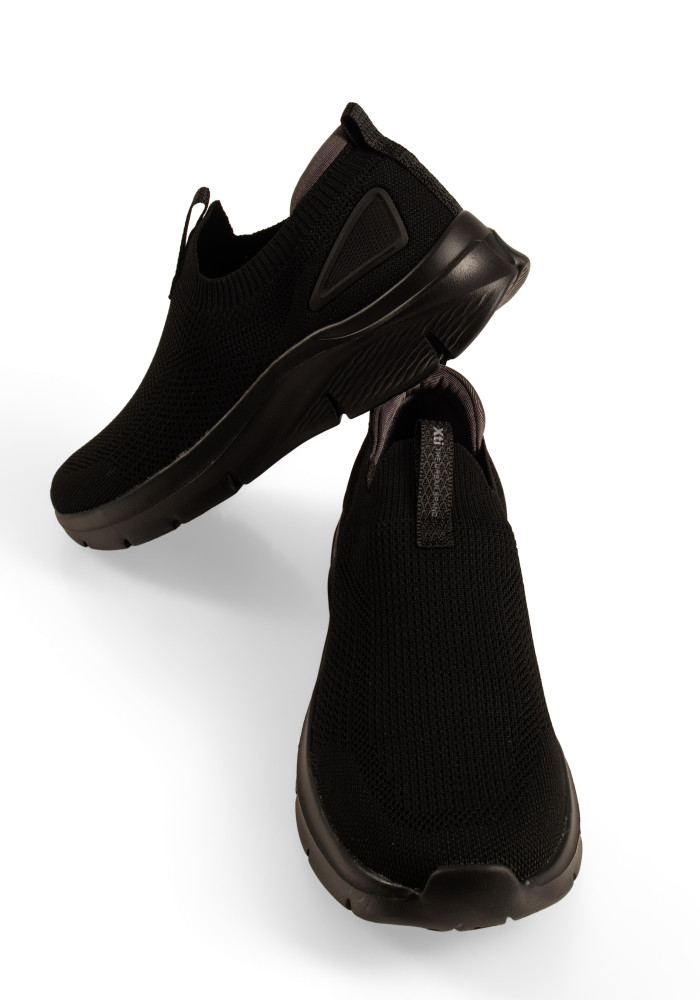 Ανδρικά μαύρα sneakers της Xti από διαπνέον υφασμάτινο υλικό