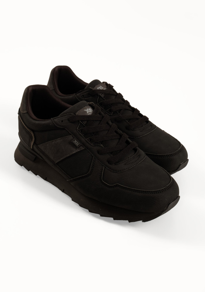 Xti μαύρα sneakers με κορδόνια και πλαϊνές υφασμάτινες λεπτομέρειες